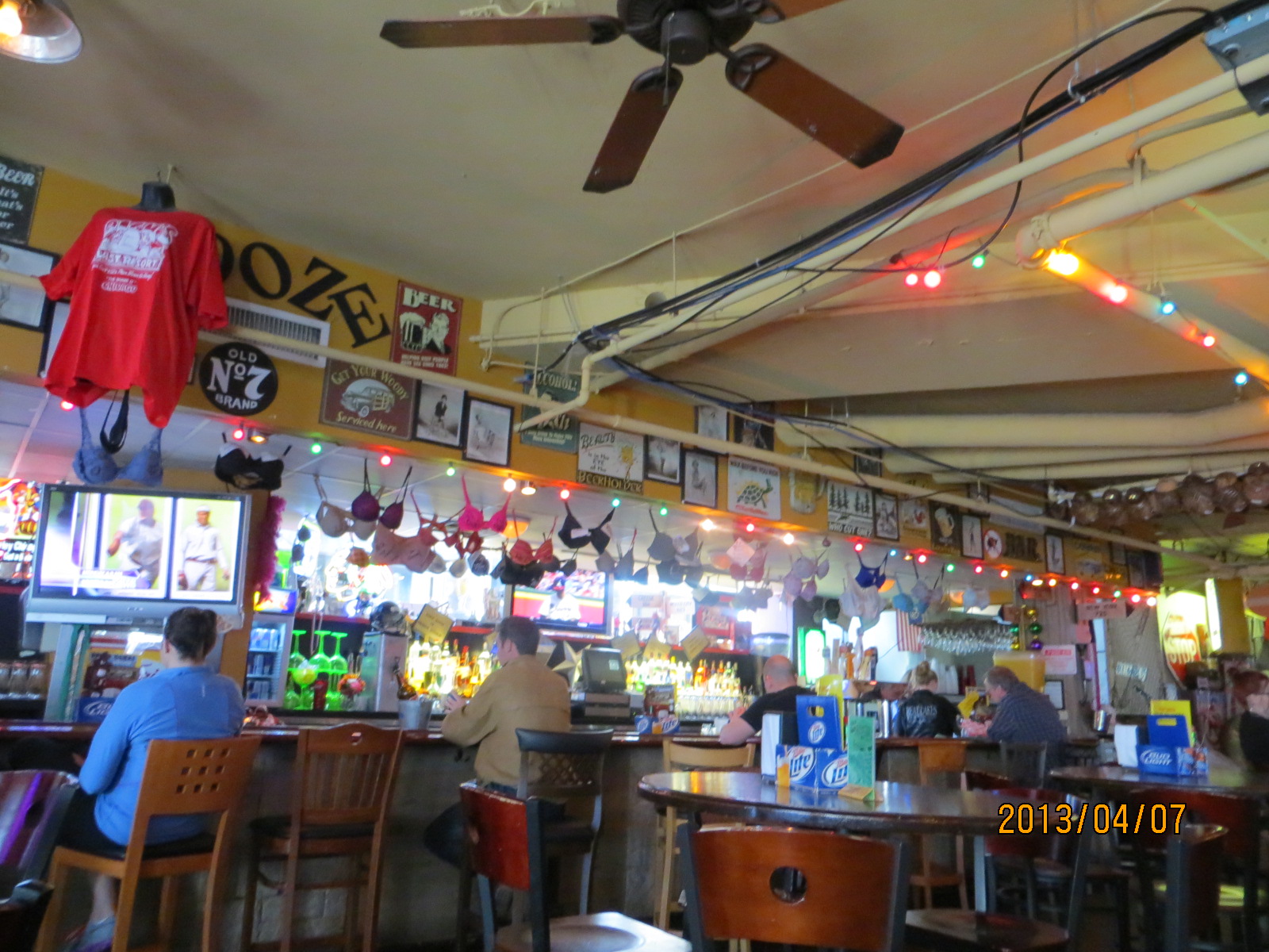 Jeeps Pubs Taverns and Bars Dick's Last Resort (Chicago)