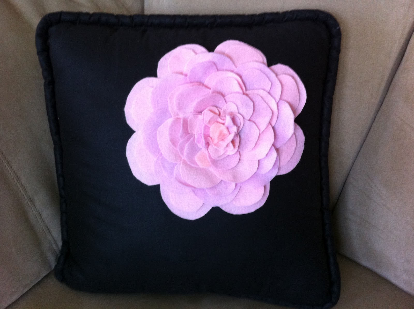 giggle goat no sew felt flower pillow