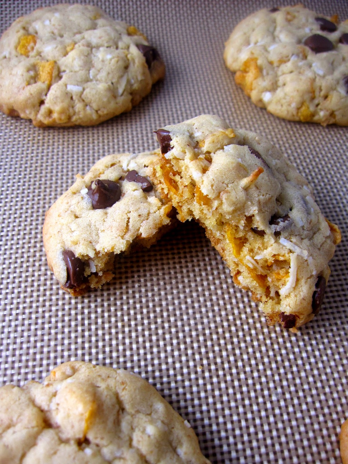 Coconut, Chocolate and Cornflake Cookies