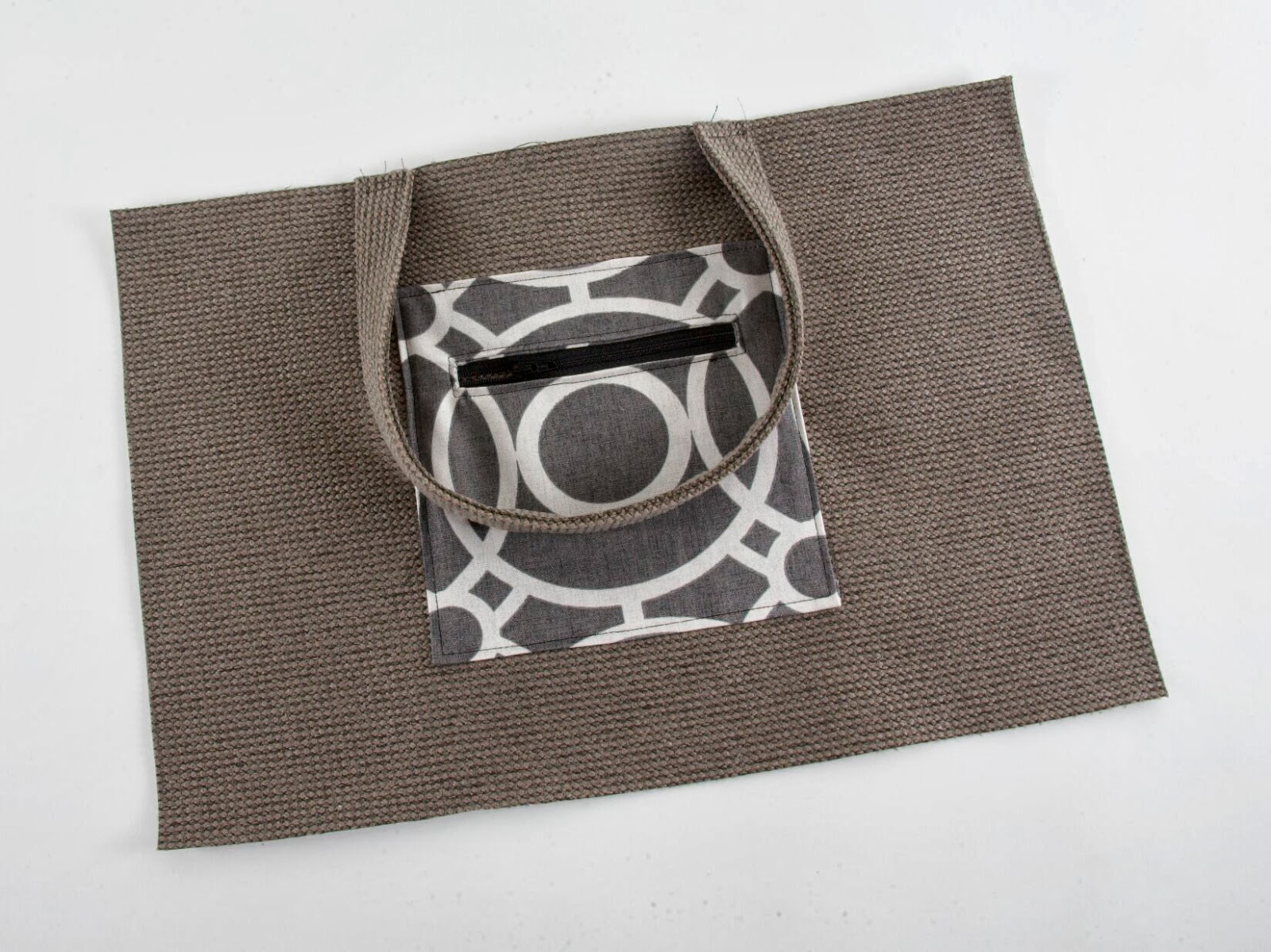 Sew What? by Debbie Shore Step by steps for my zippered tote bag