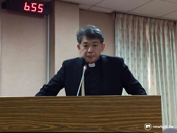 立法院28日司法及法制委員會進行婚姻平權第2場公聽會,古亭長老教會牧師陳思豪呼籲,別將信仰價值帶到公共議題中。 立法院28日司法及法制委員會進行婚姻平權第2場公聽會,古亭長老教會牧師陳思豪呼籲,別將信仰價值帶到公共議題中。