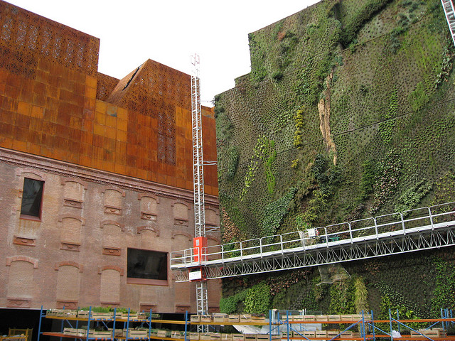 Museu de Madrid tem um incrível jardim vertical