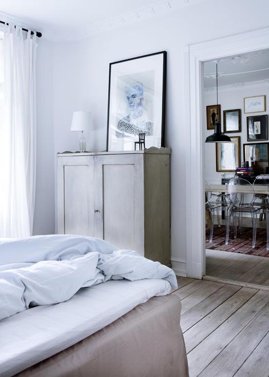 Bedroom of Stephanie Gundalech. Styling: Helen Wiggers, photo: Line Klein for Elle Decoration UK (via My Scandinavian Home)
