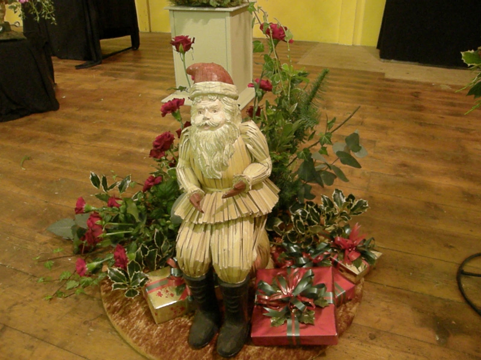 Sue's Family, Flowers and Fun Stuff Christmas Flower Arranging