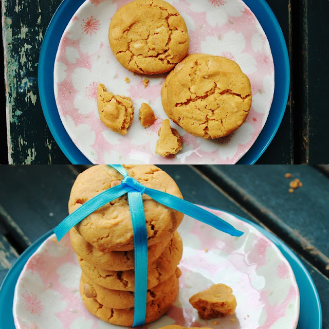 caramel cookies with white chocolate and macadamia