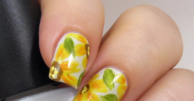nails yellow daisy nail