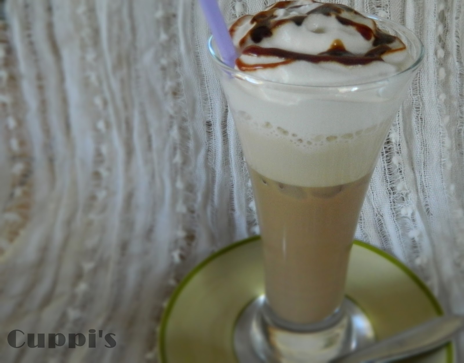 Cuppi's by Carolina Frappé de caramelo/Caramel frappé