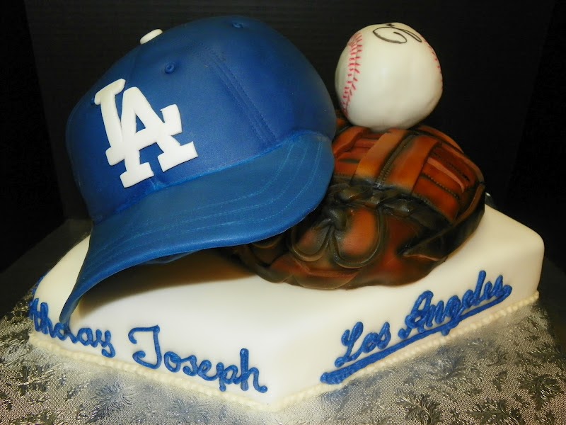 Plumeria Cake Studio: Dodgers Baseball Hat and Glove Cake