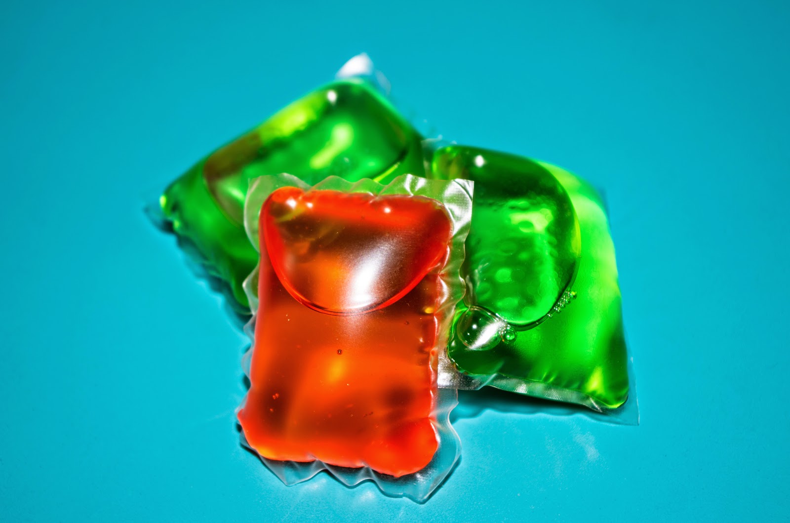 Liquid laundry detergent capsules Aversive agent in the PVA film help