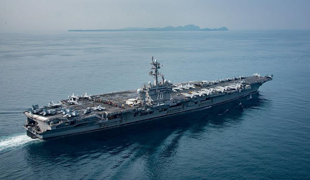 美國無敵艦隊(armada)「卡爾文森號戰鬥群」,被踢爆根本不如川普所言航向朝鮮半島,反而是前往印尼參與巡弋。 美國無敵艦隊(armada)「卡爾文森號戰鬥群」,被踢爆根本不如川普所言航向朝鮮半島,反而是前往印尼參與巡弋。