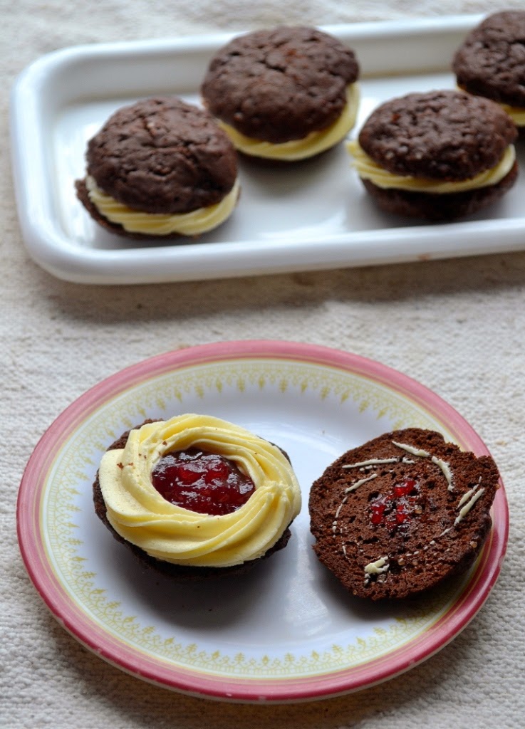 Eggless Classic Chocolate Whoopie Pie Gayathri's Cook Spot