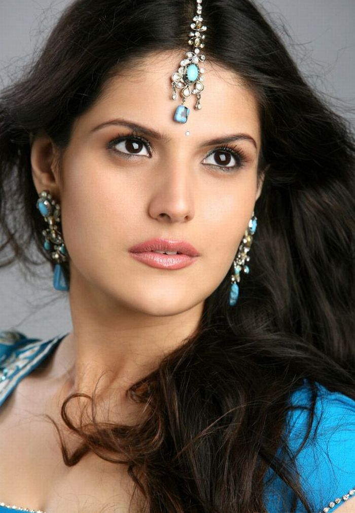 WaLLpApErS: Zarine Khan