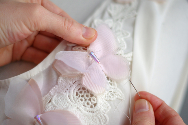 Как добавить романтический штрих в виде шифона бабочек летнего блузке.  www.fashionrolla.com