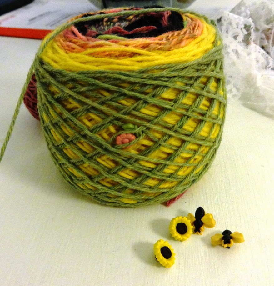 eweniquely ewe Magic yarn ball