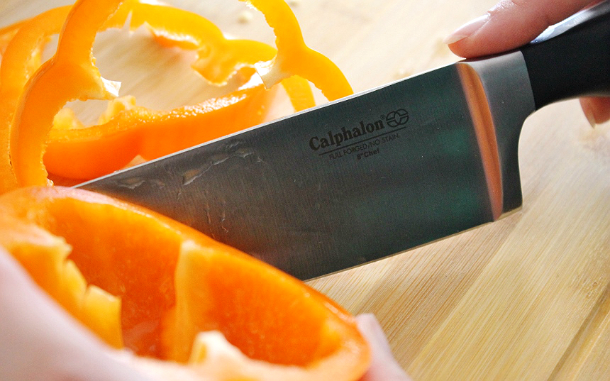Sharpen your #knifeskills and make this homemade rustic pizza with Calphalon's #KnifeSkills video series and their Self Sharpening Cutlery! #IC (ad)