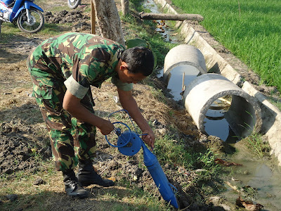 PENCANANGAN DAN PEMBERANTASAN HAMA TIKUS DI WIL. SRAGEN PENCANANGAN DAN PEMBERANTASAN HAMA TIKUS DI WIL. SRAGEN