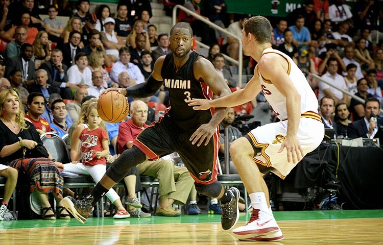 Jogo entre Cleveland Cavaliers e Miami Heat na Arena da Barra