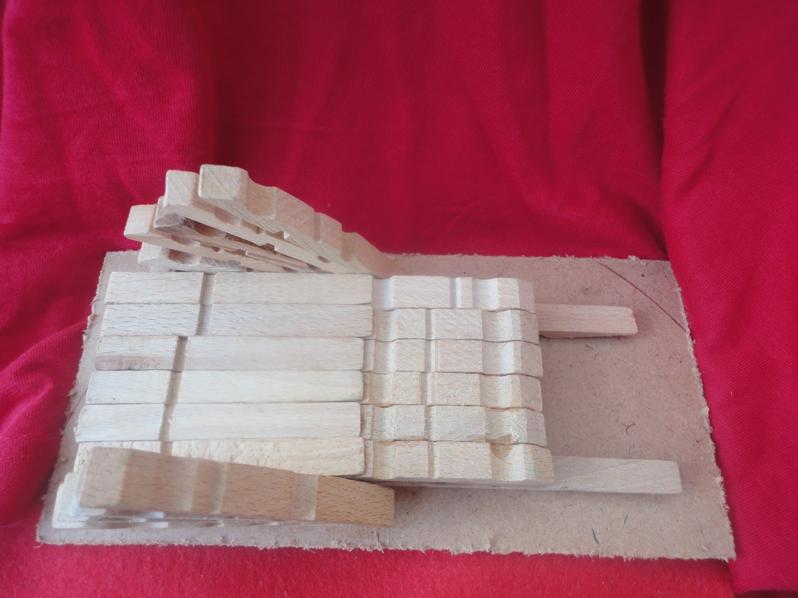 Lavoretti Di Natale Con Le Mollette Didattiche.Babun E Altro Slitta Con Mollette Da Bucato