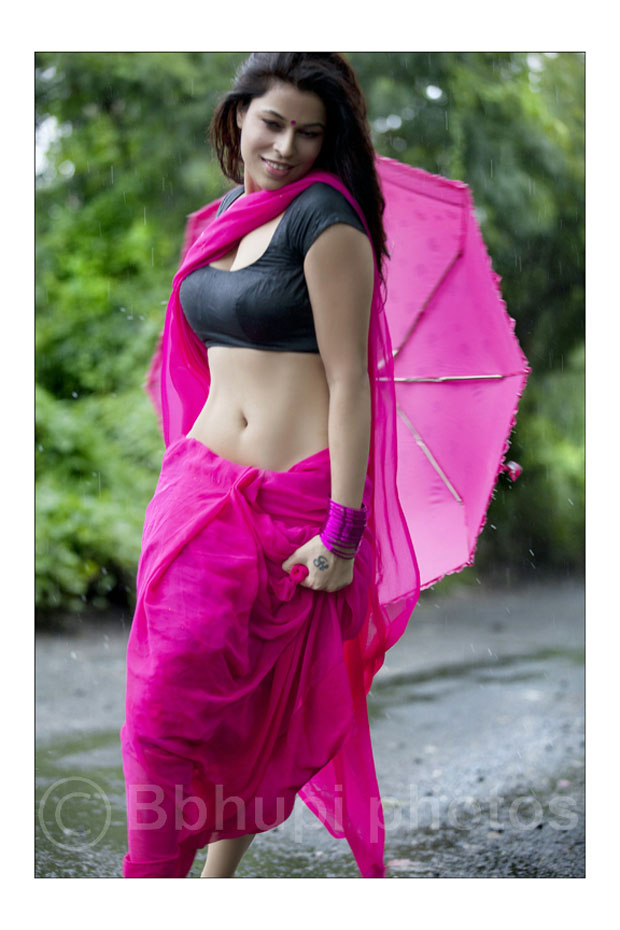 Jyothi Rana Navel Pics In Pink Saree - Black Blouse - 4 Pics