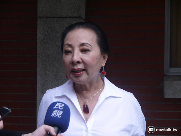 新北市長朱立倫上台爭取建設經費。 新北市長朱立倫上台爭取建設經費。