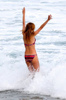Heather Graham takes a dip in the ocean