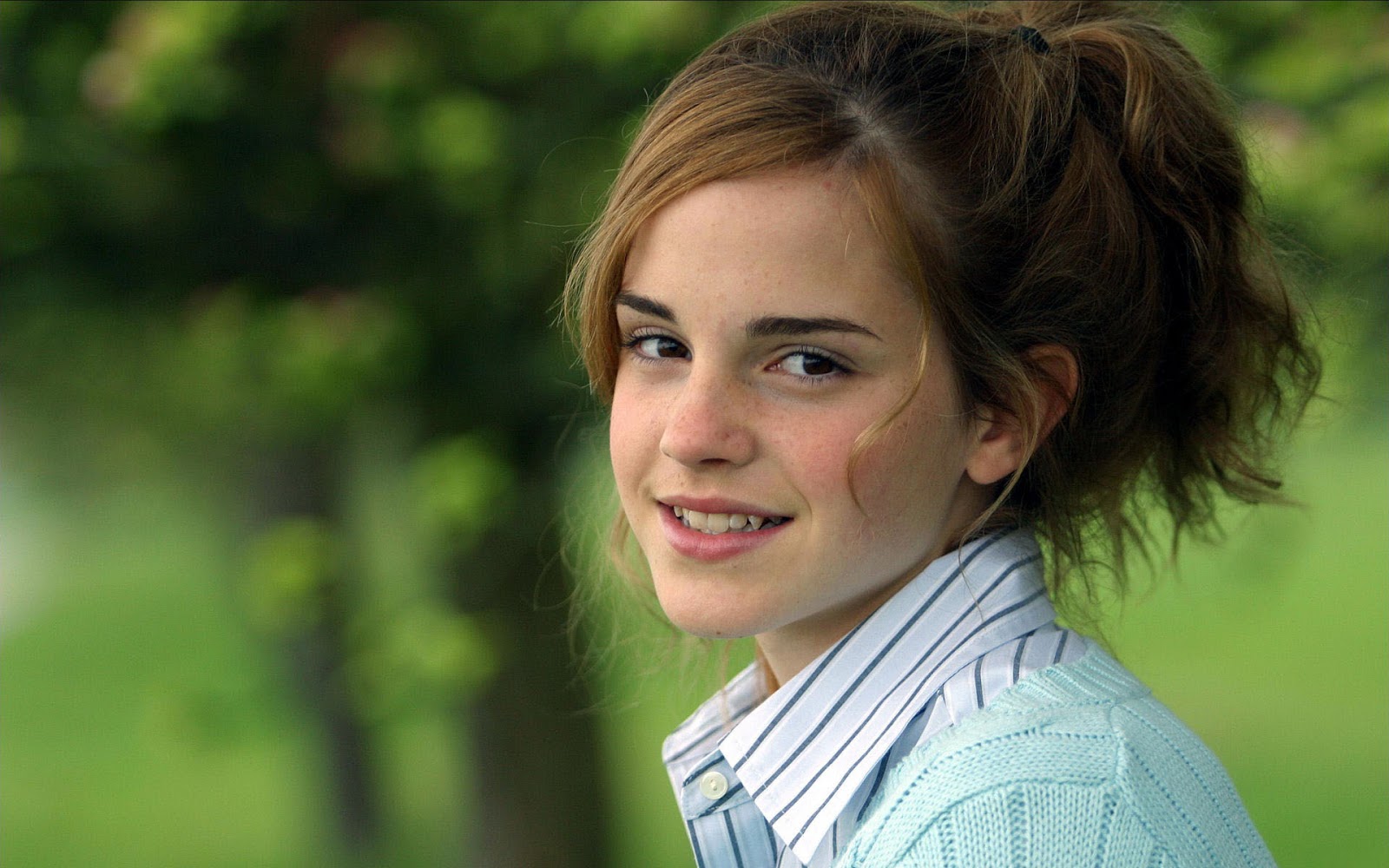 Emma Watson Formal Wallpaper HD