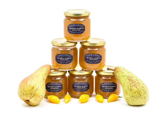 Pear jam with chili and pears