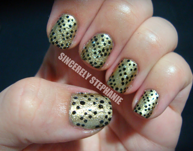 blak-dot-nail-art