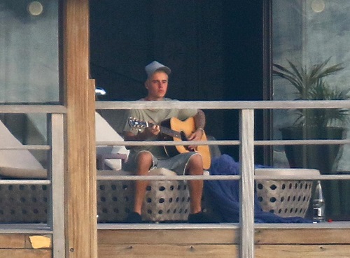 VJBrendan.com: Justin Bieber Naked in Bora Bora!!! No Really!!!