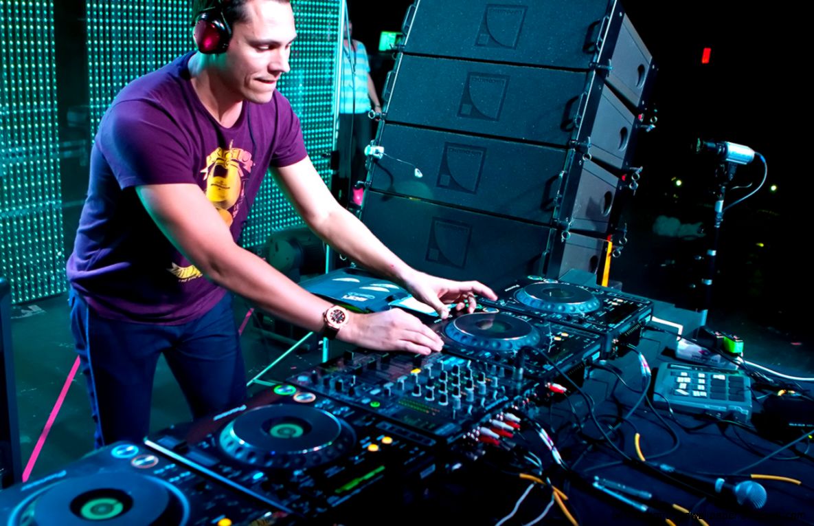 Tiesto in Action HD  Download HD Wallpapers Tiesto in Action HD  Download HD Wallpapers