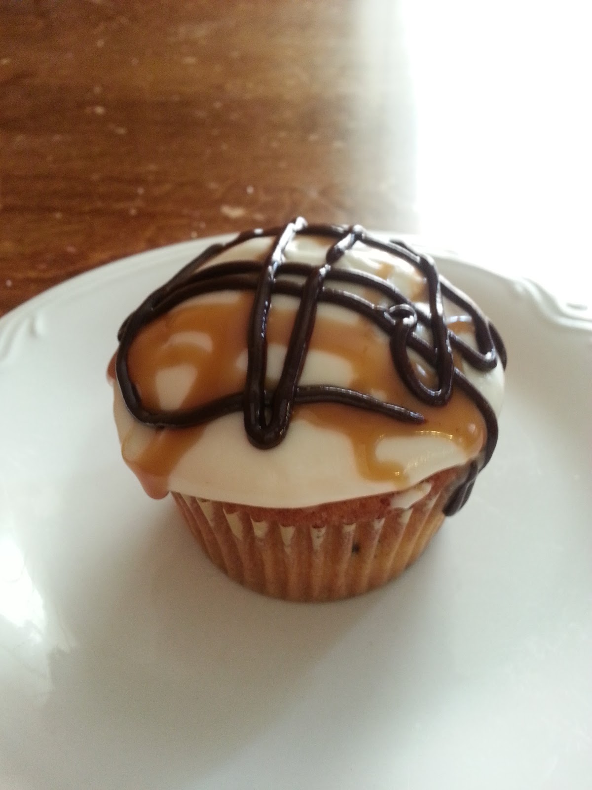 Rae's of Sunshyne The Glamorous Gourmet Kentucky Derby Pie Cupcakes