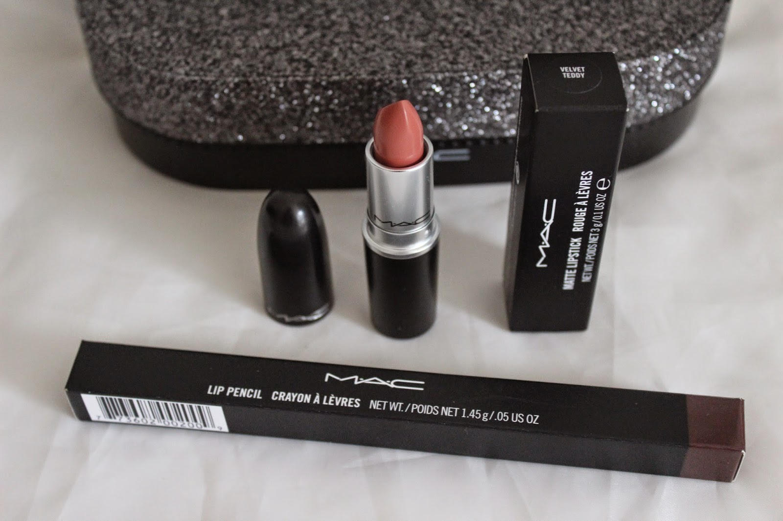 ExoticKissesz Mac Velvet Teddy Lipstick