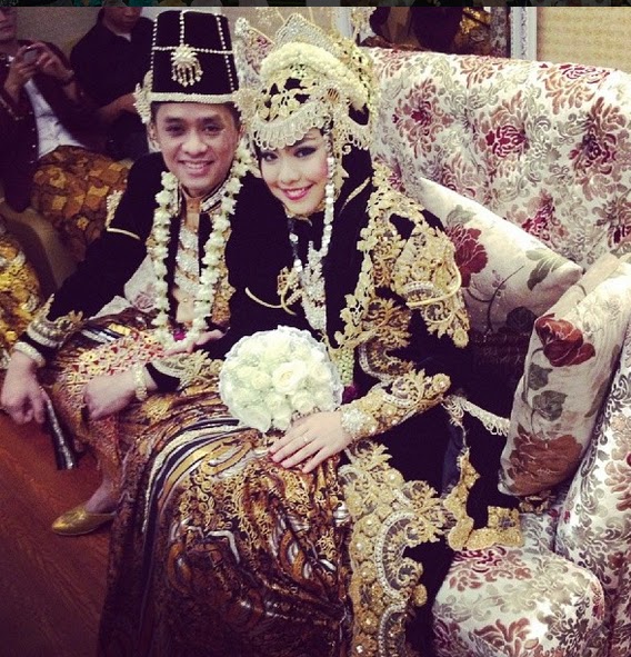 Baju Pengantin Oki Setiana Dewi Ala Minang Karya Asri Baju Pengantin Oki Setiana Dewi Ala Minang Karya Asri