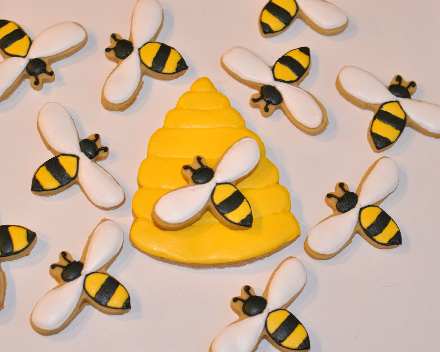 bee+hive+cookies+for+baby+shower.jpg