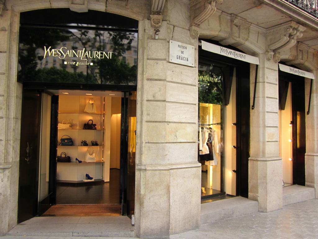 Beautiful places of Barcelona and Catalonia: SHOPPING IN BARCELONA: PASSEIG DE GRACIA