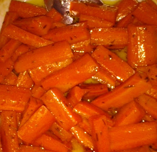 Maple Glazed Roasted Carrots:  A simple but tasty vegetable side dish of carrots roasted in maple syrup.  The perfect accompaniment to any meal.
