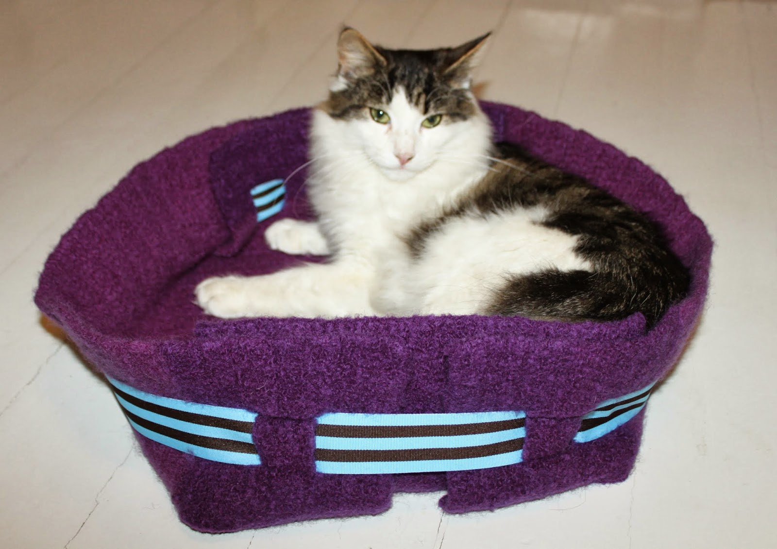 Bilde Av En Tovet Putekatteseng