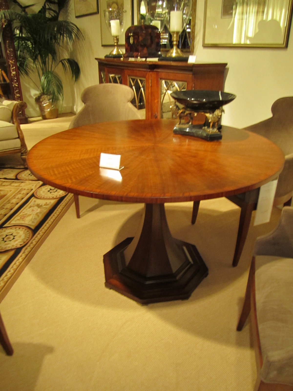 STYLEBEAT DINING IN THE ROUND