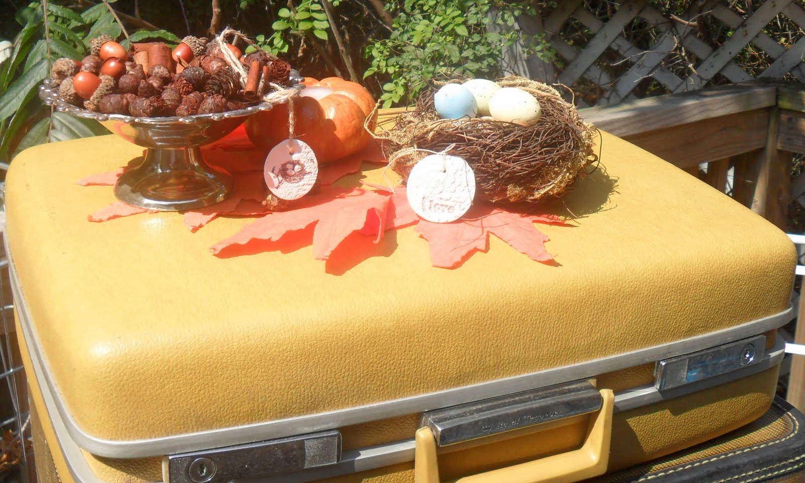 Katecreativesalvage DECORATING WITH SUITCASES OF THE PAST