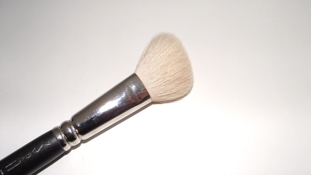 MAC 168 Large Angled Contour Brush Review MAC 168 Large Angled Contour Brush Review
