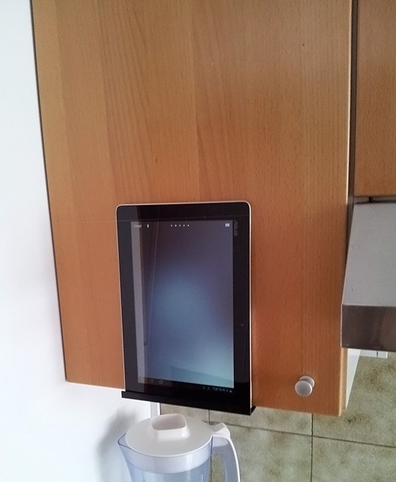 DIY Do It Yourself blog How to make iPad Tablet kitchen mount