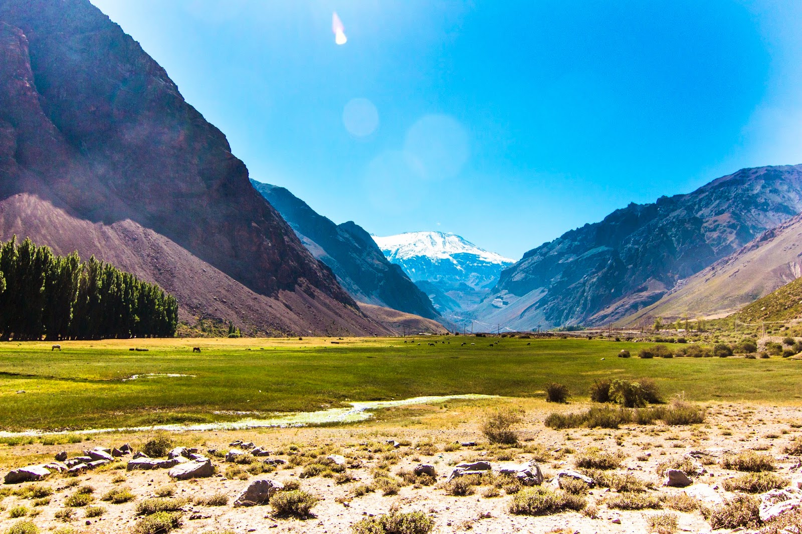 Ruta por el Cajón del Maipo hacia las cumbres de los Andes (Volcán San