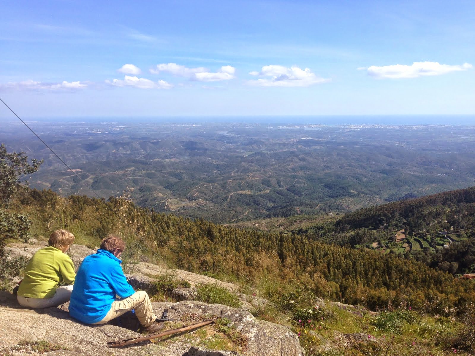 O ALTO DA PICOTA OS TURISTAS E A VISTA PARA O SUL