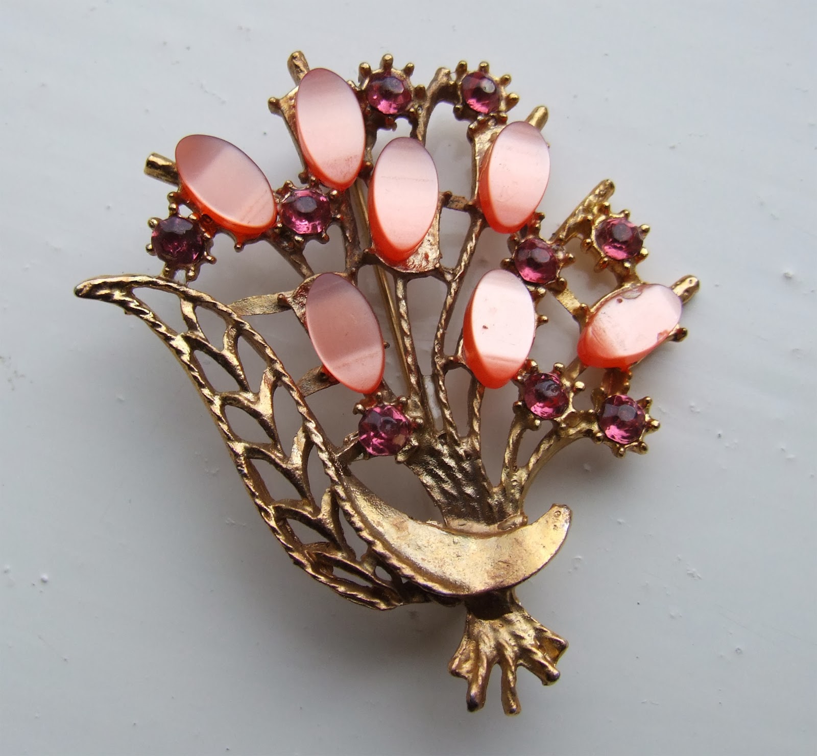 Antique and Vintage Costume Jewellery Vintage Brooches
