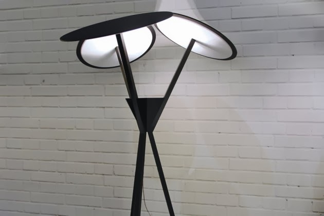 Aydinlatma Ve Dekor Dunyasindan Gelismeler Dix Heures Dix E Ozel Arro Studio Dan Albedo Tripod Lambader