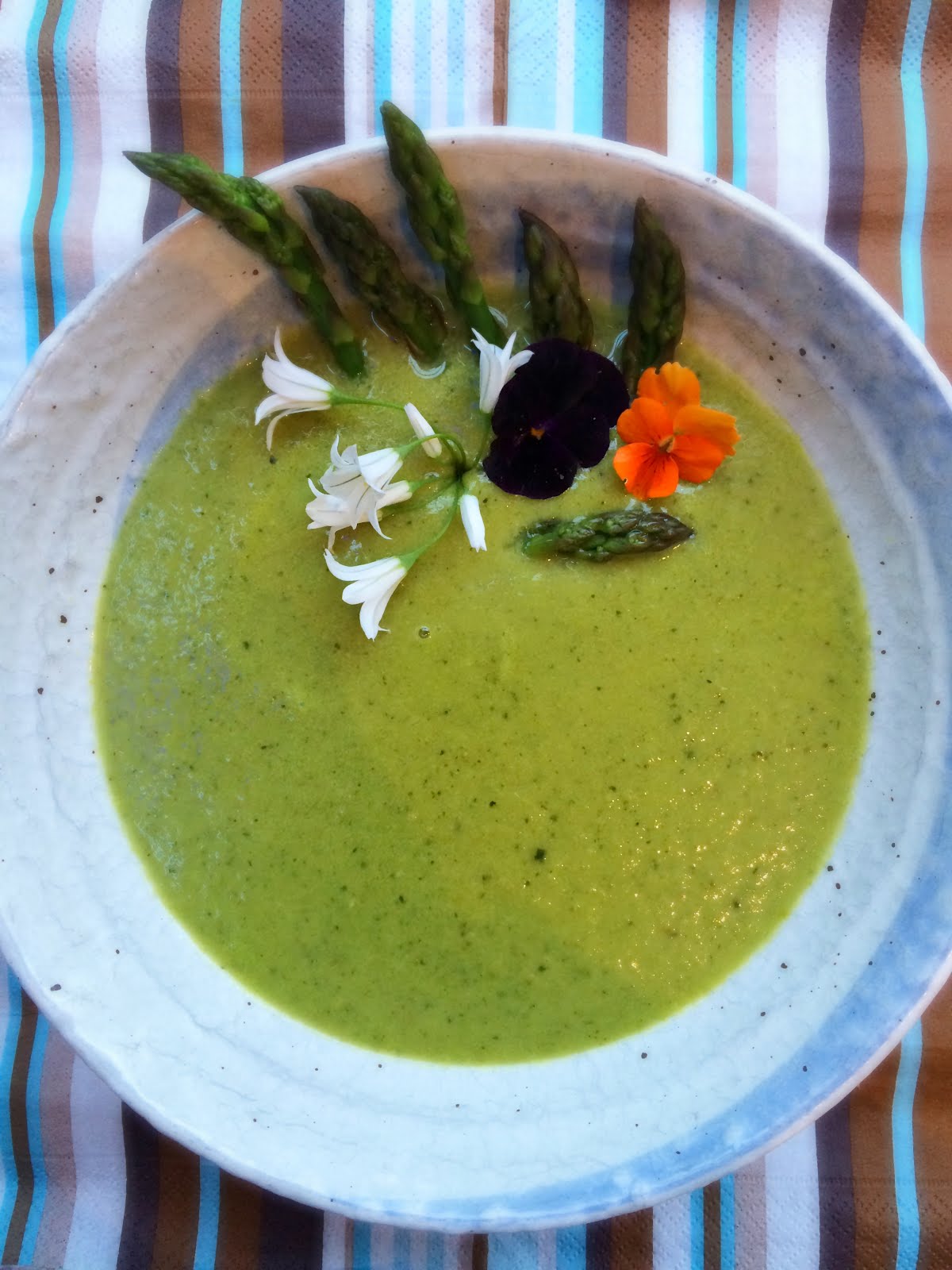 Alessandra Zecchini Asparagus and onion weed soup
