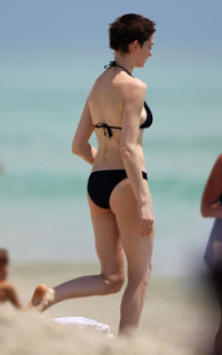 The Princess Diaries Anne Hathaway in Miami, Florida May 11 Anne Hathaway, Princess Diaries, Anne Hathaway bikini pic, Miami, Miami Beach, Miami luxury Hotels, Travel to Miami luxury hotel, Travel to Miami tour, Travel to Miami Beach