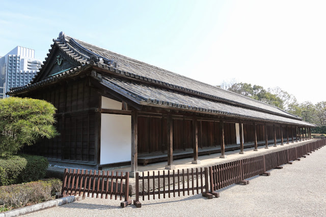 Hyakunin-bosho Guardhouse is the biggest guardhouse to inspect visitors who entered from ote-mon gate in the Edo period at Imperial Palace East Garden, Tokyo Hyakunin-bosho Guardhouse is the biggest guardhouse to inspect visitors who entered from ote-mon gate in the Edo period at Imperial Palace East Garden, Tokyo