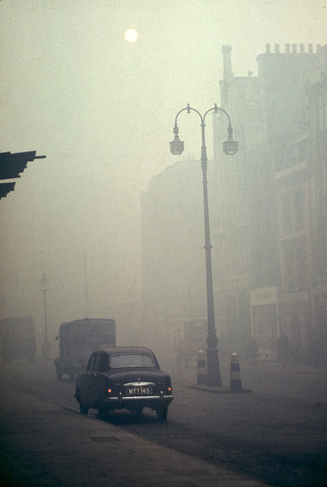 12 Amazing Color Photographs of the London Smog Disaster of 1952