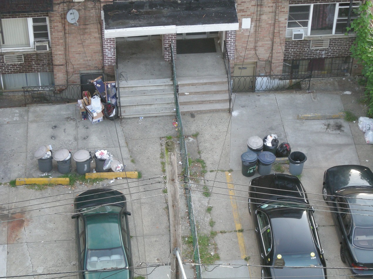 Queens Crap Ongoing garbage problem in Jamaica